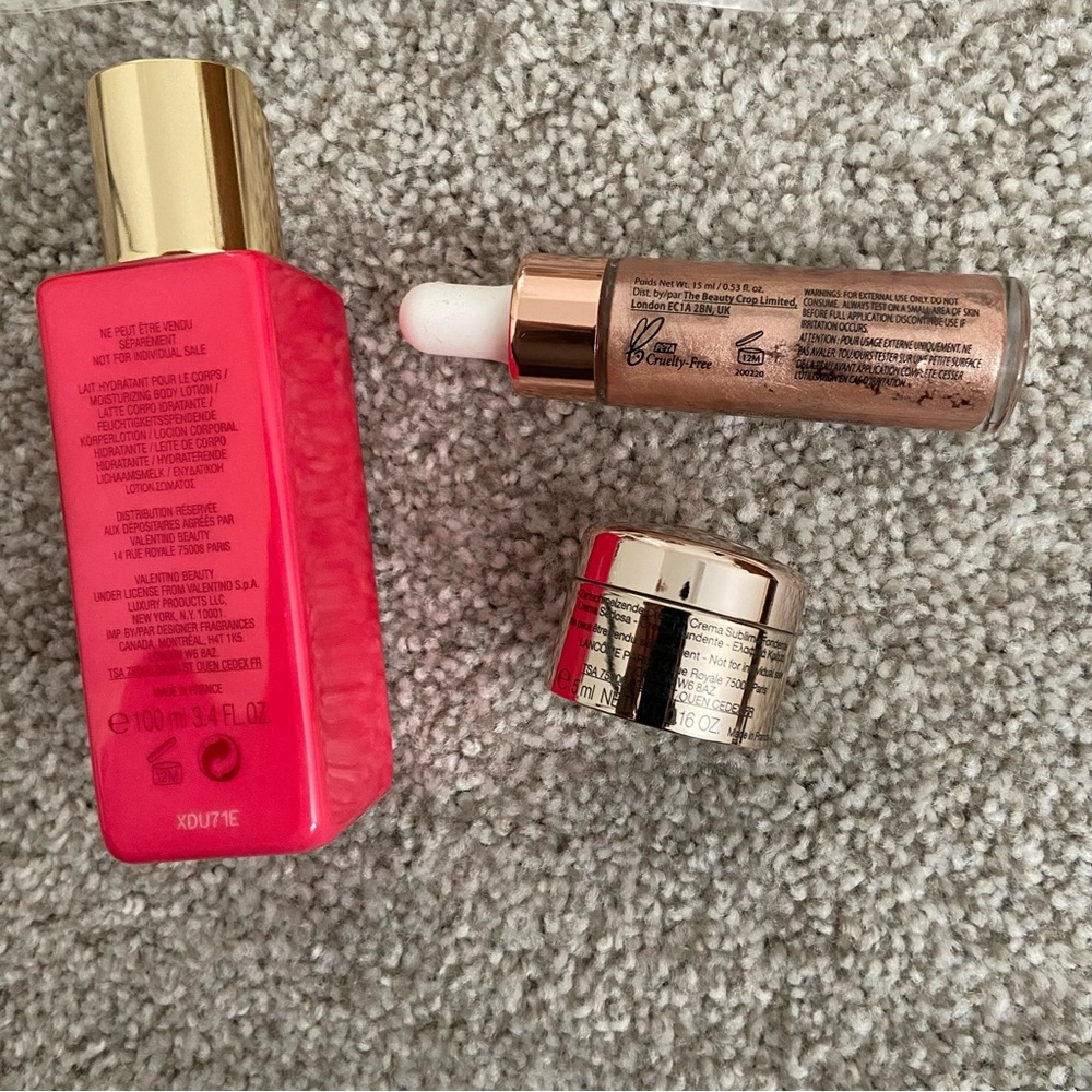 5 items - Rabanne Transparent Tote with Gold Heart Pouch, lotion and more! ⭐️ - Picture 4 of 12